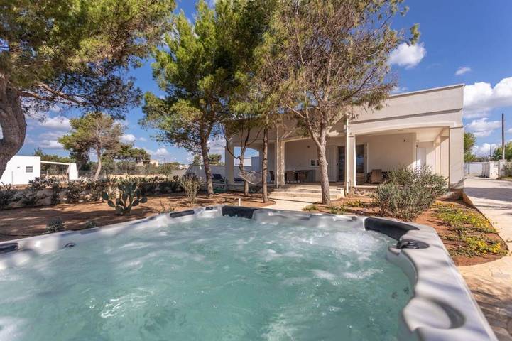 Ferienhaus für 8 Personen, mit Pool und Whirlpool sowie Garten