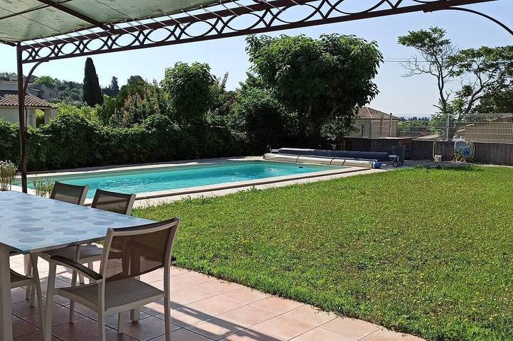 Location de vacances pour 4 personnes, avec jardin à Cabrières-d'Aigues