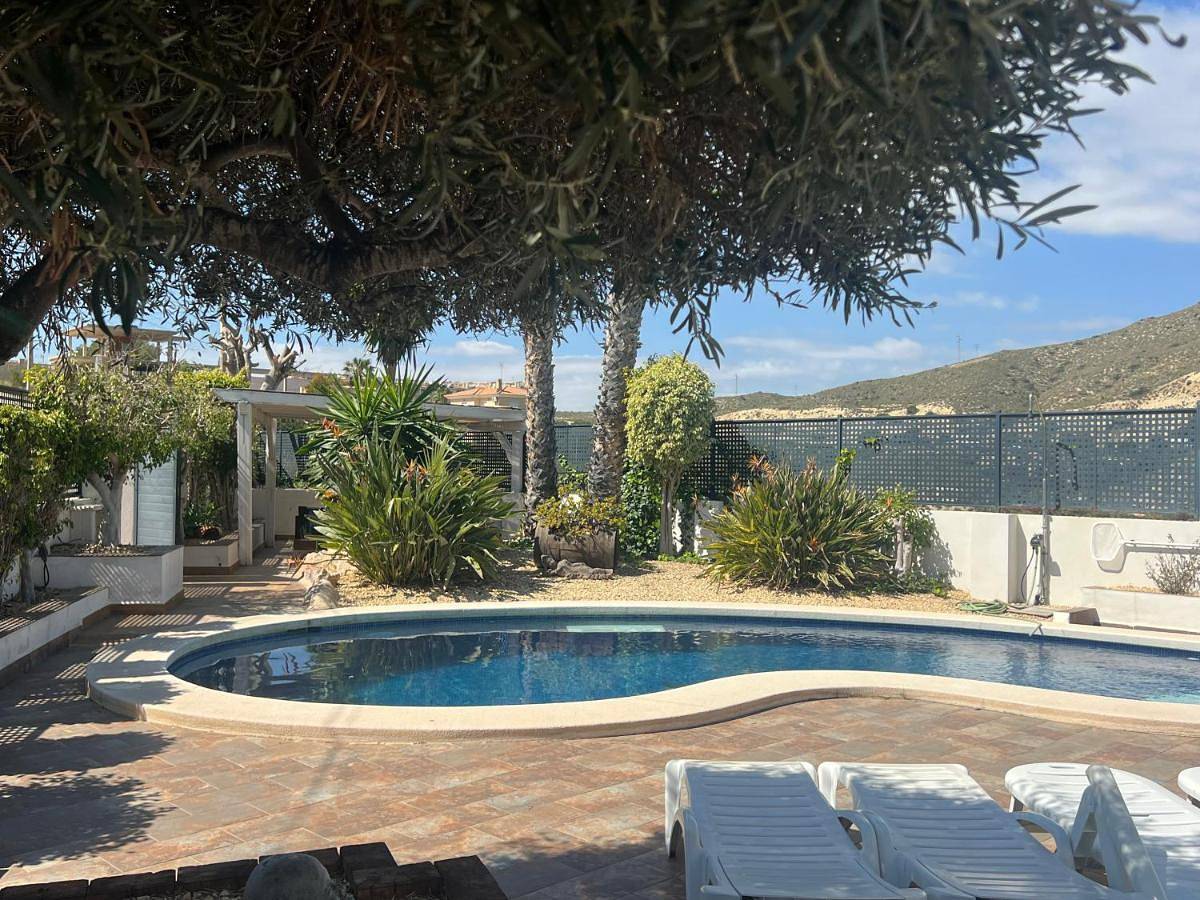 Villa moderna con piscina in El Campello, Costa Blanca