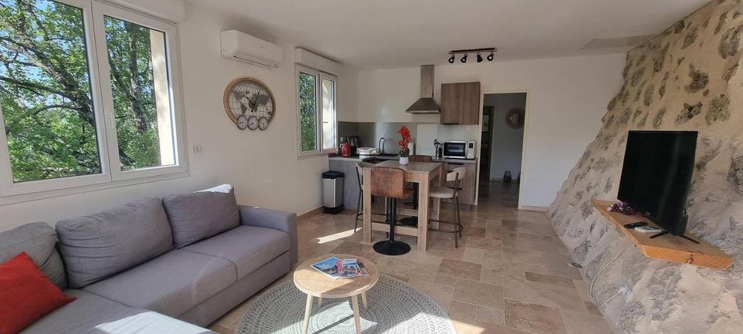 Location de vacances pour 2 personnes, avec vue et piscine ainsi que jardin et sauna à Varages - 2