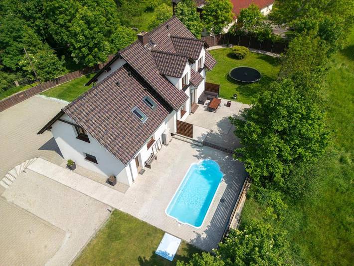 Apartament wakacyjny dla 4 osób, z ogród i sauna oraz basen i widok, zwierzęta dozwolone w Sosnówka