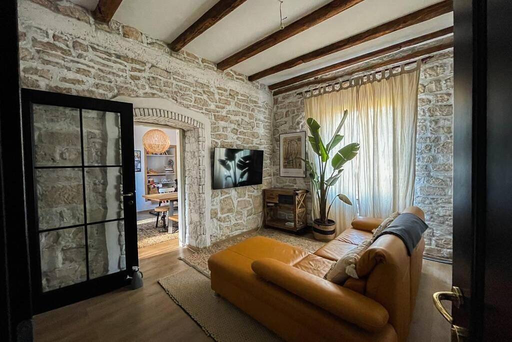 Ganze Wohnung, The Bungalow by the Sea in Historic Poreč Old City in Poreč, Grad Poreč