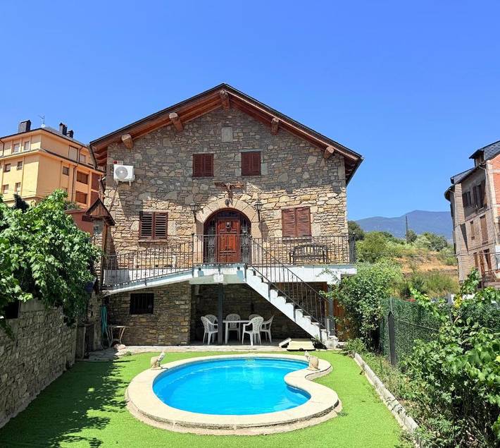 Casa rural para 8 personas, con vistas además de jardín y piscina - 1