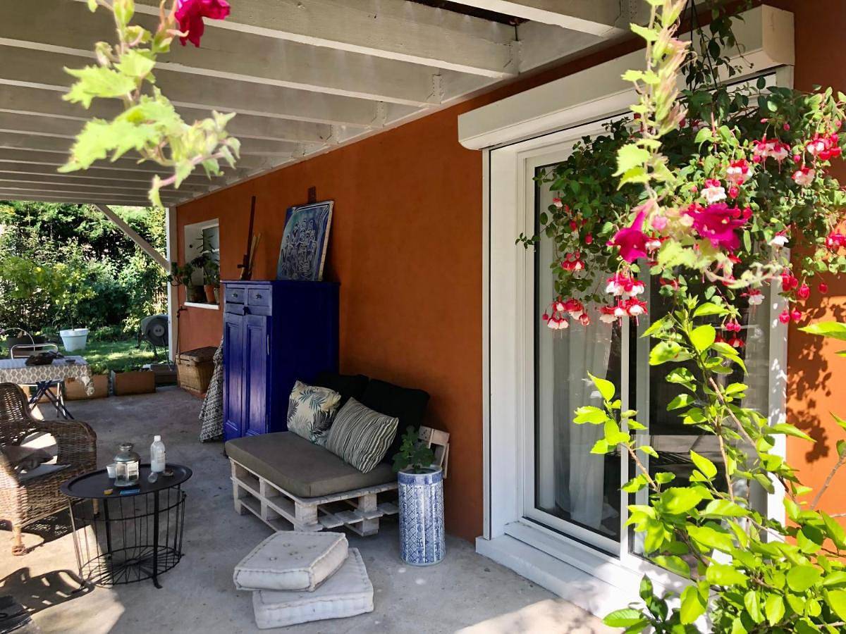 Appartement entier, One-Bedroom Apartment in Sainte-Foy-lès-Lyon, Lyon et ses environs