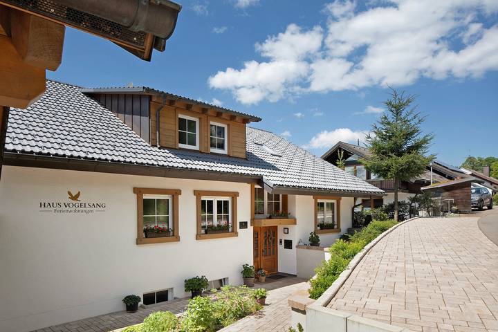 Zimmer 'Amsel' mit Bergblick, privater Terrasse und Wi-Fi in St. Märgen ort, St. Märgen
