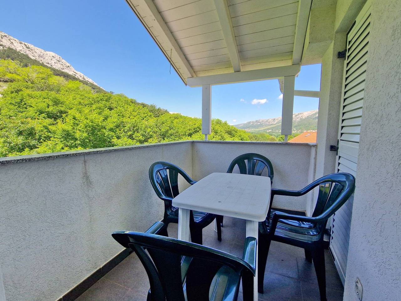 Entire apartment, Aapartment Zoric - with Balcony, 400m from the Beach in Baska, Krk
