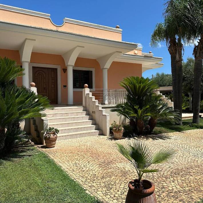 Villa per 7 persone, con idromassaggio e piscina nonché balcone in Fasano