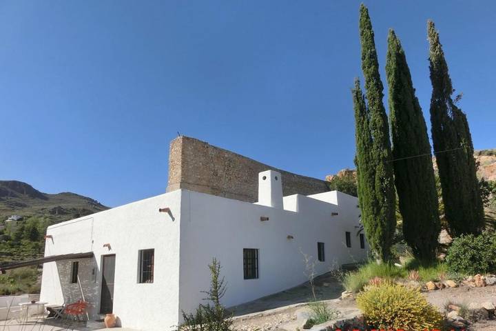 Casa rural para 6 personas, con jardín además de vistas y piscina, Se admiten mascotas en Níjar - 2