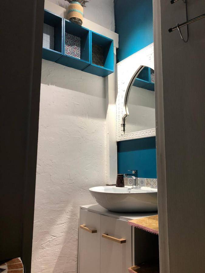 Gîte pour 2 personnes, avec terrasse et piscine ainsi que vue et jardin à Prissac - 3