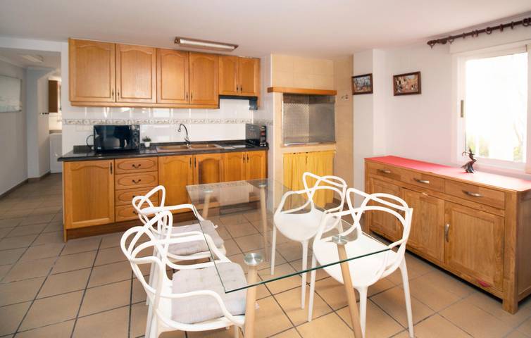 Apartamento vacacional entero, Apartamento con terraza y WiFi cerca de Platja de Terranova in Oliva, Costa de Valencia