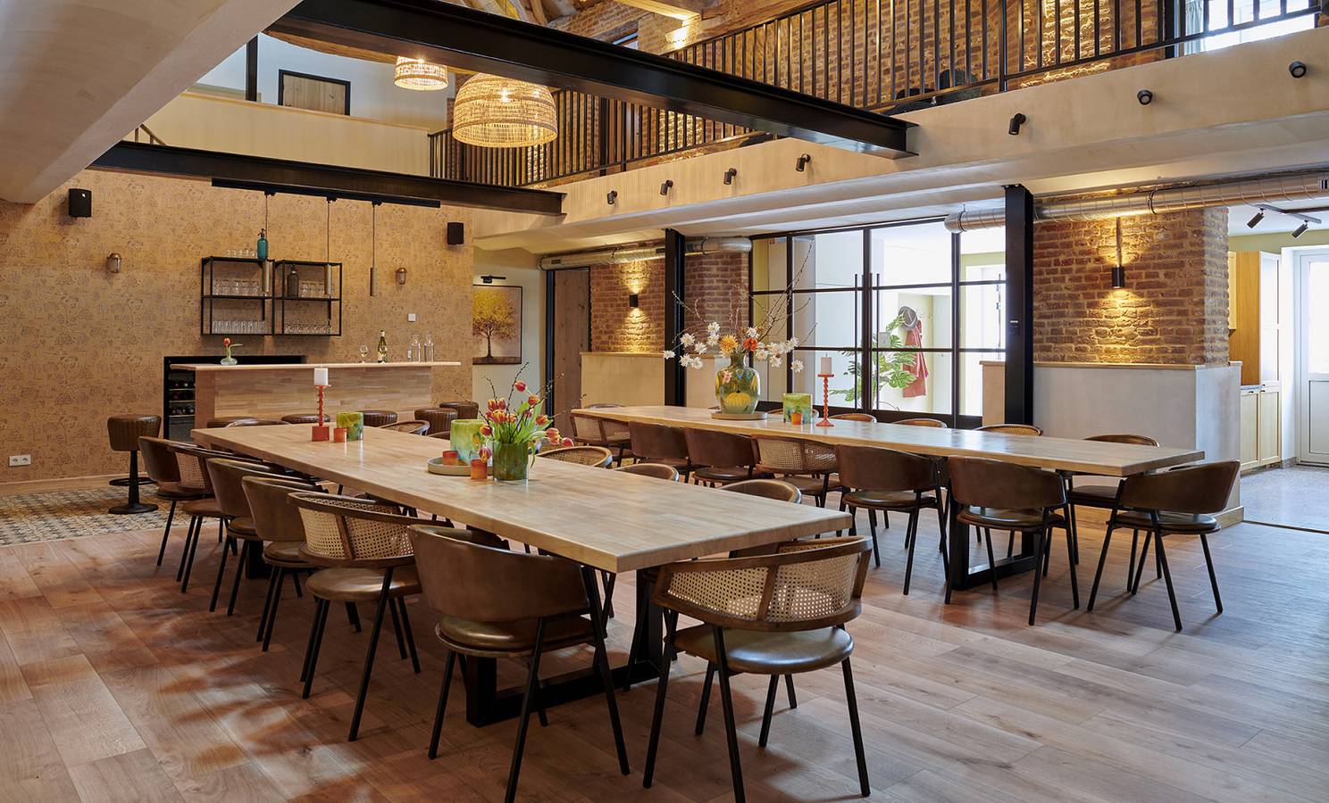 Einzigartige Unterkunft für 26 Personen mit Whirlpool, großem Garten und Lage an der Maas in Baarlo, Limburg (Niederlande)