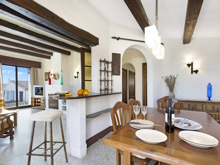 Casa rural para 6 personas, con Terraza y Jardín en Selva - 4