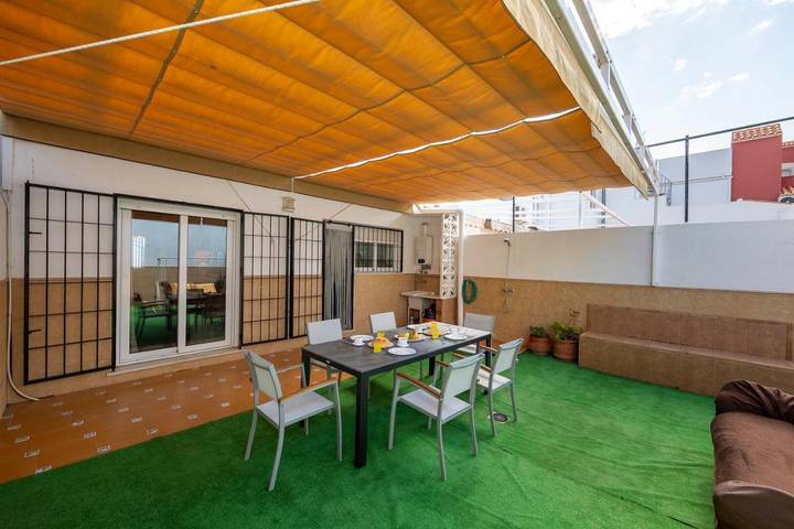 Apartamento para 8 personas, con Balcón y Terraza además de Jardín y Piscina en Aguadulce