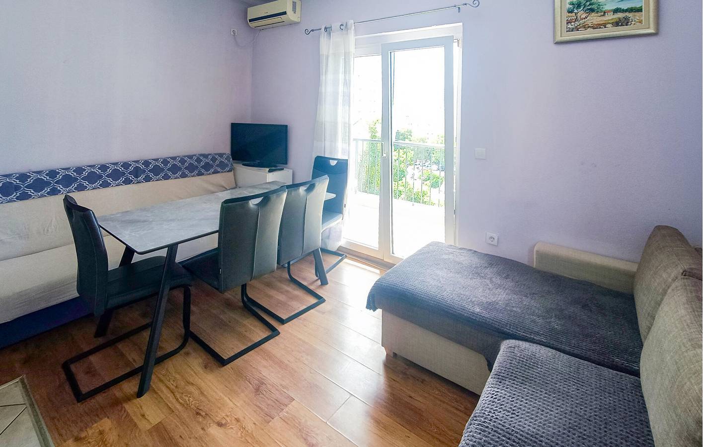 Entire holiday apartment, Charming Sea View Apartment with Terrace, Wi-Fi, and Kitchen in Split, Split-Dalmatia