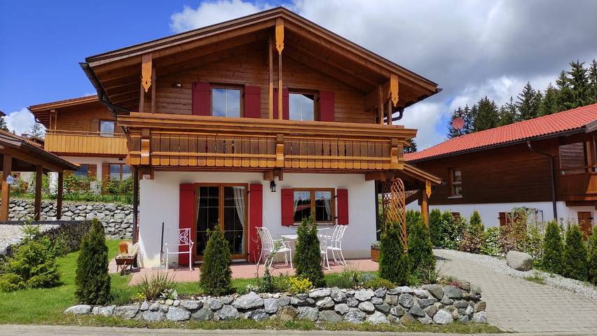 Ferienhaus für 6 Personen, mit Balkon und Terrasse sowie Garten und Seeblick in Lechbruck am See