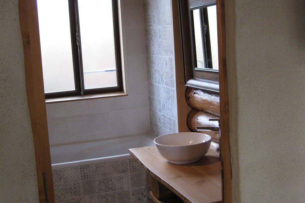 Blockhaus in Champagner mit Pool (im Sommer) und Sauna in Essoyes, Aube