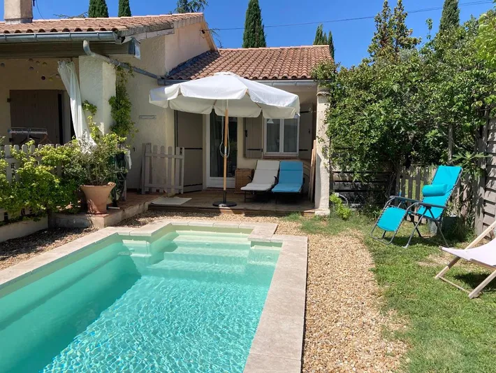 Chalet para 4 personas, con jardín y piscina - 1