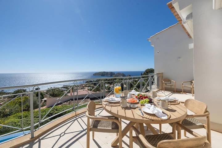 Villa för 15 Personer, med bubbelpool samt balkong och trädgård och pool - 1