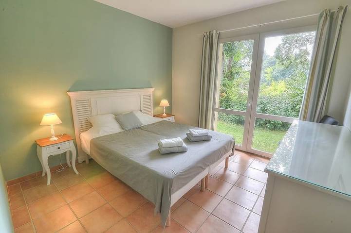 Location de vacances pour 14 personnes, avec jacuzzi ainsi que jardin et terrasse à Uzès - 3