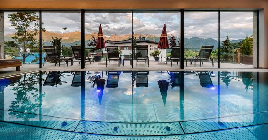 Hotel, mit Balkon und Terrasse sowie Pool und Sauna
