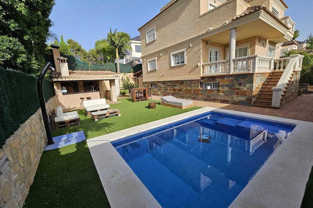 Amazing Villa with swimming pool in Torrent, Costa de Valencia