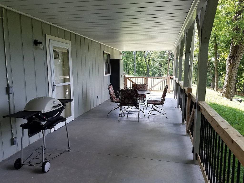 Welcome to Owl Hollow Retreat! Stunning mountain and valley views. in Beaver Lake