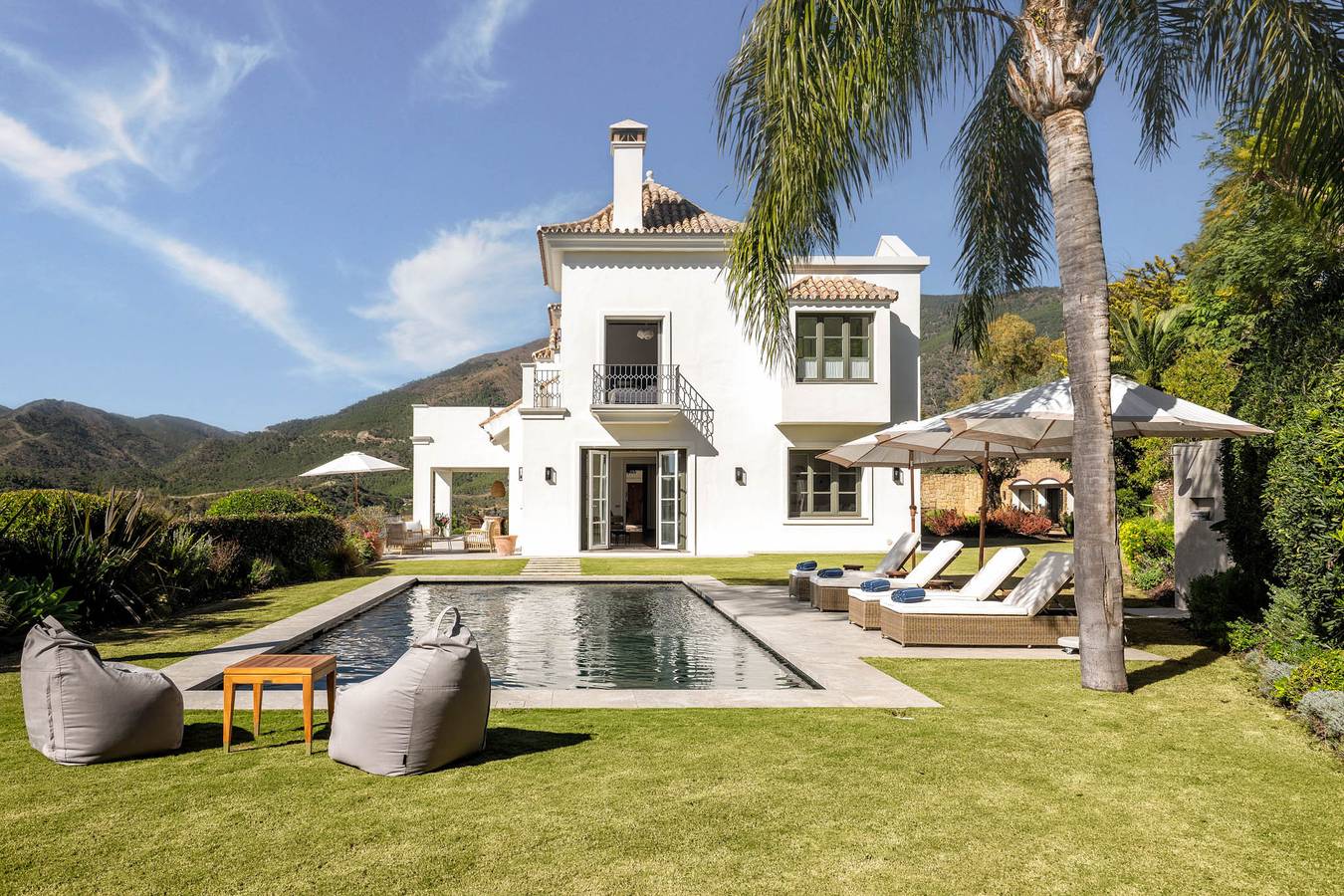 Villa for 14 people with terrace in Marbella Centre, Marbella