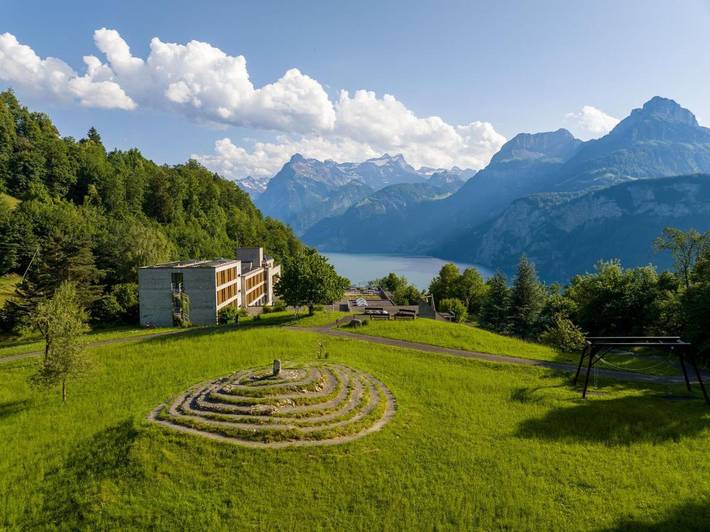Hotel, mit Terrasse und Garten in Morschach