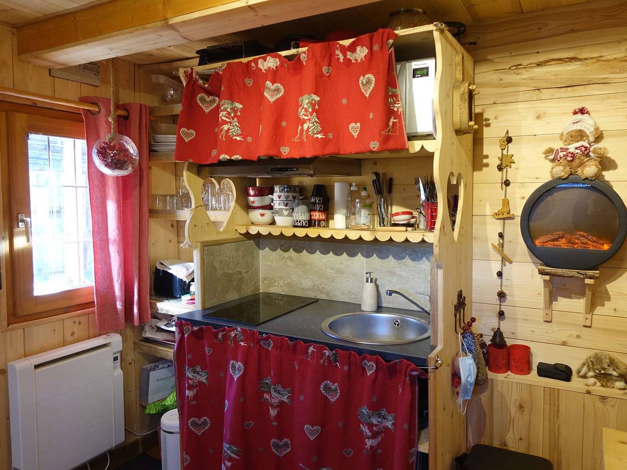 Charming Savoyard Mazot in Hauteluce Village – Ideal for Couples, Near Shops and Ski Lift in Arêches, Beaufort (Rhône-Alpes)