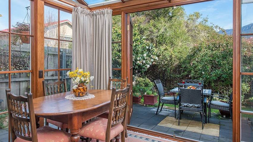 Holiday home for 7 people, with balcony/terrace, with pets in Hobart