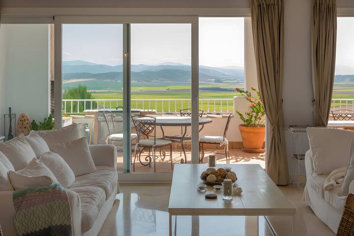Villa 'Índigo' mit Bergblick, Wlan und Klimaanlage in Benalup-Casas Viejas, Costa de la Luz