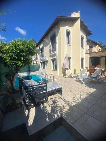 Villa pour 7 personnes, avec vue ainsi que piscine et balcon, animaux acceptés à Marmaris