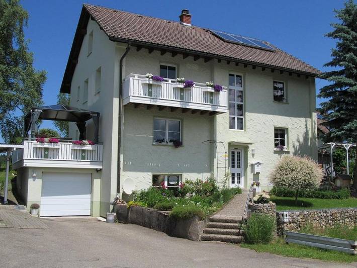 Ferienwohnung für 4 Personen, mit Balkon und Garten sowie Ausblick in Friedenweiler