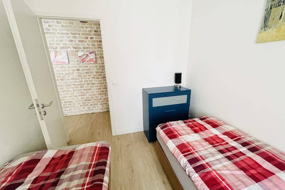 Ganze Wohnung, Zentrale ruhige Ferienwohnung im Dg in Berlin in Weissensee (Berlin), Berlin