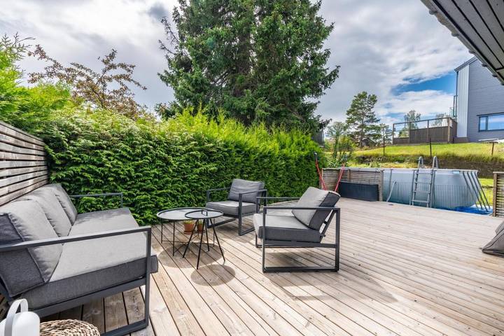 Vakantiehuis voor 8 personen, with zwembad and tuin as well as terras in Oslo
