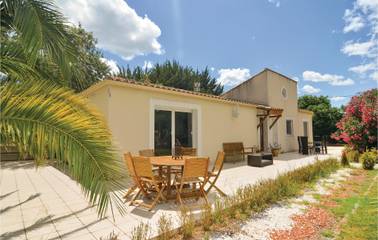 Gîte pour 6 personnes, avec piscine ainsi que jardin et terrasse à Villeneuve-lès-Maguelone