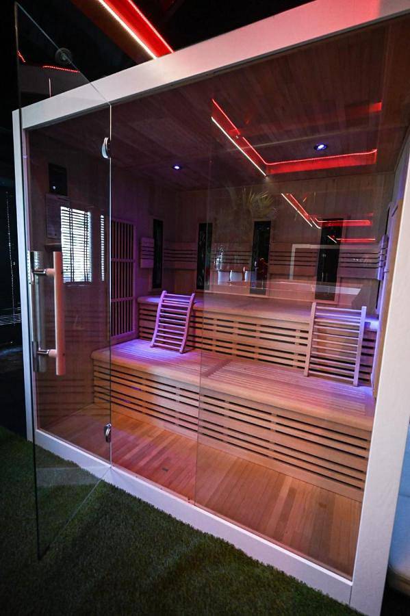 Location de vacances pour 2 personnes, avec jacuzzi et terrasse ainsi que jardin et sauna à Waterloo - 4