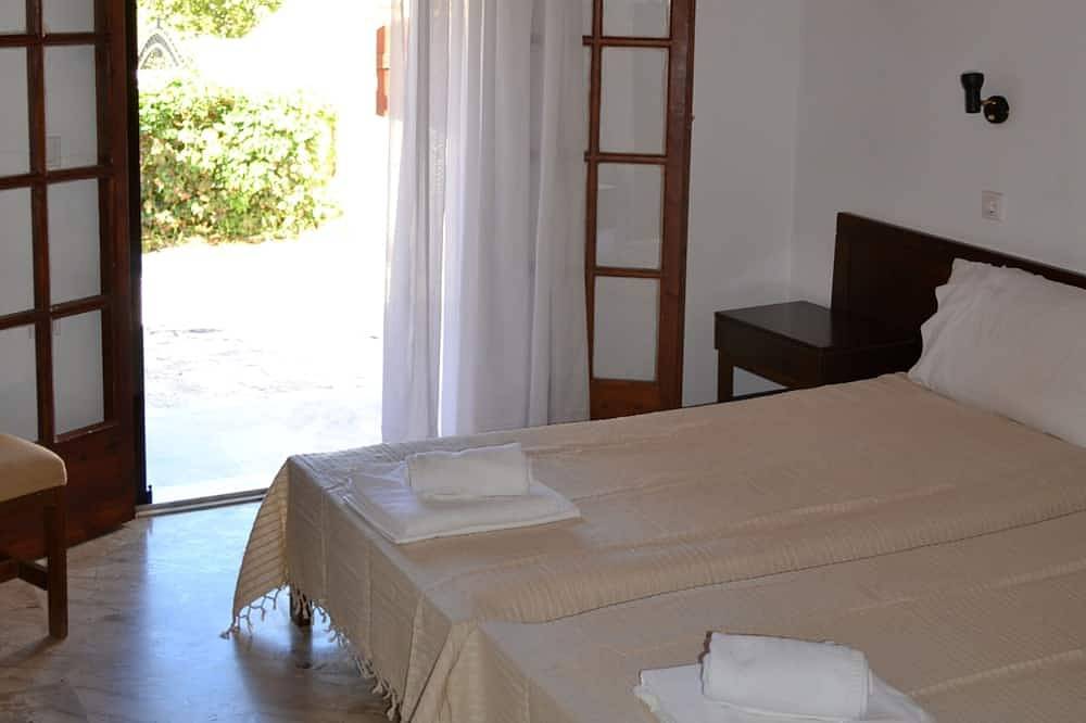 Lovely 2 bedroom cottage just a two minute walk from the beach in Agios Gordios, Korfu