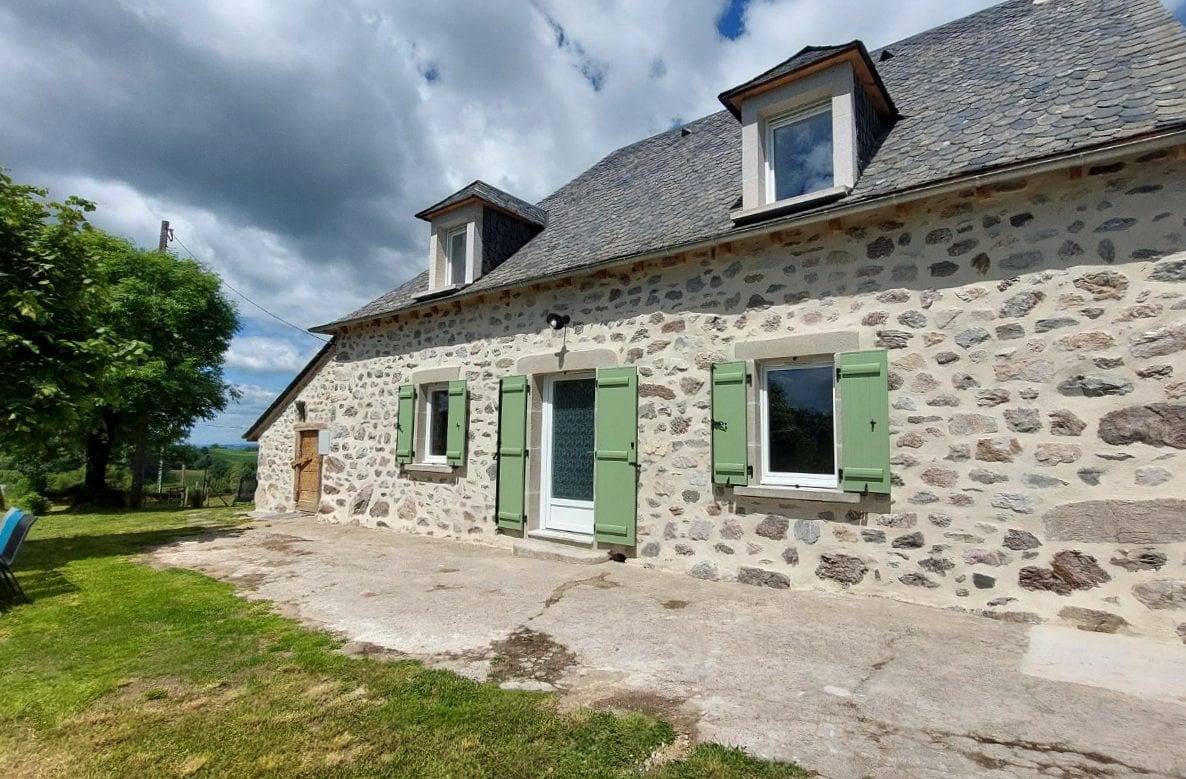 Gîte des Monts et Lacs 8 personnes in Champs-sur-Tarentaine-Marchal, Parc naturel régional des Volcans d'Auvergne