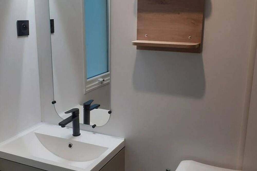 Mobile Home with Terrace in Guégon in Guégon, Pontivy region