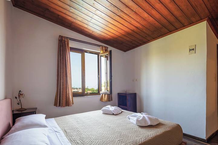 Traditionele villa met 4 slaapkamers, omheind zwembad en fantastische tuinen! in Alfa, Rethymno en omgeving