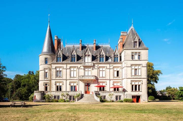 Maison d’hôte pour 3 personnes, avec jardin ainsi que vue et piscine à Buzançais
