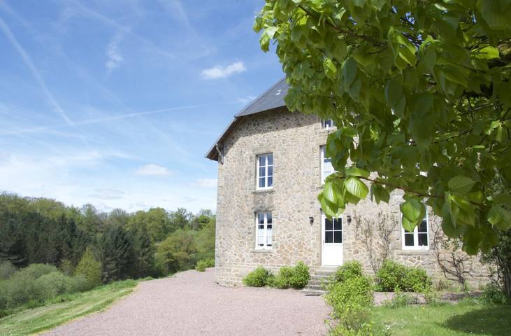 Gîte pour 5 personnes, avec Terrasse et Jardin ainsi que Piscine et Vue sur le lac