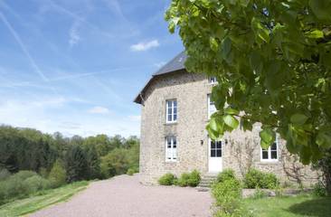 Gîte pour 5 personnes, avec terrasse et jardin ainsi que piscine et vue sur le lac, animaux acceptés dans la Creuse