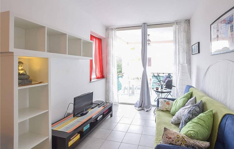 Appartamento intero, Appartamento al piano terra con vista mare, aria condizionata, parcheggio, cucina, internet (1.5 km dalla spiaggia) in Isca sullo Ionio, Provincia di Catanzaro