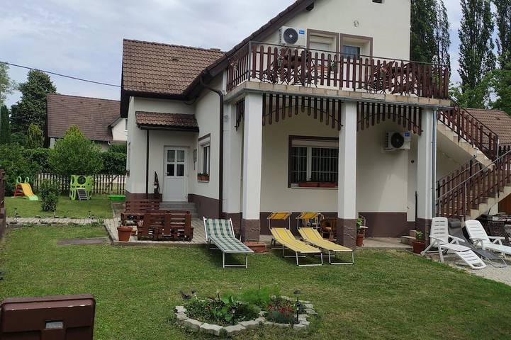 Schlafmöglichkeiten für 18 - Seeblick - Haus - Vonyarcvashegy in Vonyarcvashegy, Balaton Hochland Nationalpark