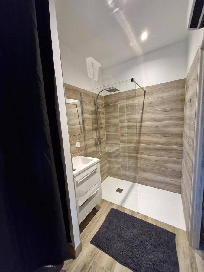 Location de vacances pour 2 personnes, avec Terrasse à Saint-Étienne-du-Grès - 3