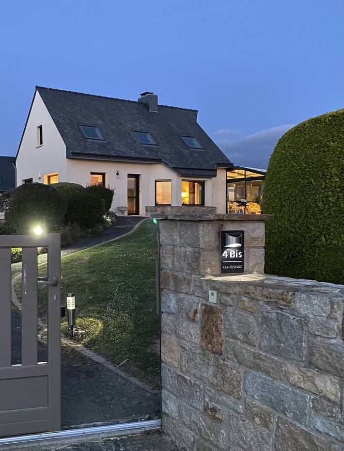 Location de vacances pour 8 personnes, avec Vue sur l’océan et Balcon ainsi que Terrasse et Jardin dans Buguélès