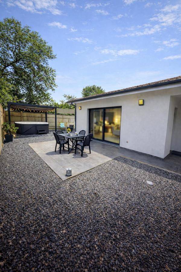 Location de vacances pour 2 personnes, avec sauna ainsi que jardin et jacuzzi à Ychoux - 4