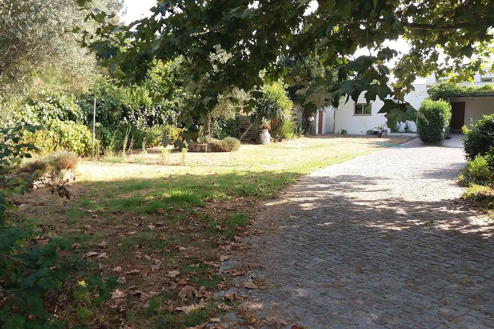Moderne villa, gelegen op een groene plek, ideaal voor gezinnen of groepen. in Vilar de Ferreiros, Vila Real District